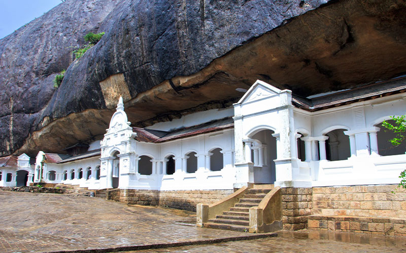 Dambulla Cave Temple / Nalanda Gedige / Kandy