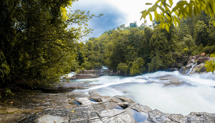 Kitulgala / Nuwara Eliya via Hatton